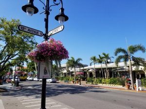 Naples Florida Best Restaurants and Stores on 3rd Street South. Stroll this cute street and enjoy some great food.