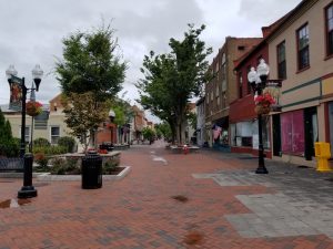 Cute town of Winchester Virginia in Shenandoah Valley. All the best things to do with kids in this historic city. Plus attractions in the Shenandoah Valley such as Luray Caverns, City of Staunton and Shenandoah National Park.