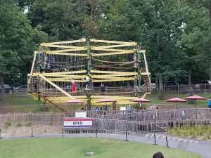 Luray Caverns Virginia Ultimate Guide to plan your trip. Travel to Shenandoah Valley to see this amazing cave. See the wishing well, cool lake and organ. Click to learn all you need to know before you go. #familytravel #caverns #shenandoahvalley #traveltips