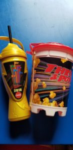 Top Tips for Six Flags Great America Amusement Park with kids. Everything you need to know before you go. Tips on how to save money, the best rides, what to bring with you, holiday events, Hurricane Harbor and more. Be ready for a great day out with the kids at Six Flags. #amusementpark #familyvacation #traveltips #sixflags