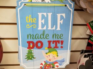 Cute Christmas Wooden Sign an easy holiday décor to put around your house.